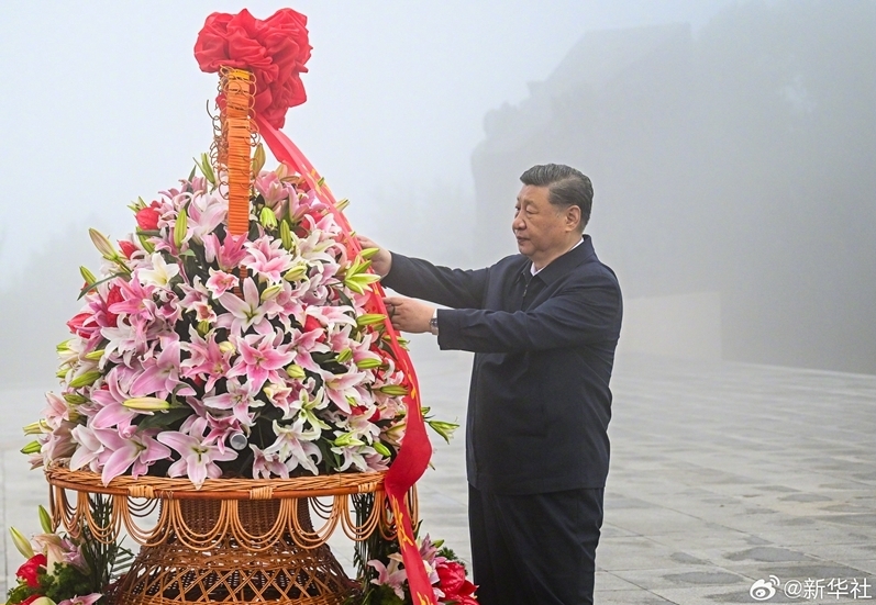 习近平在山西阳泉市向抗战烈士敬献花篮并参观百团大战纪念馆